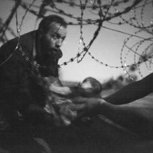 <i>'Hope for a New Life,' by Australian freelance photographer Warren Richardson has been named World Press Photo of the Year 2015.</i>